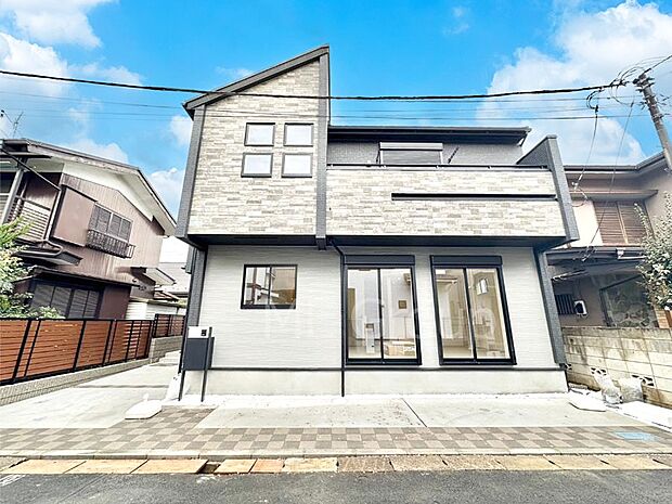 洗練された外観、上質な住空間が広がる室内は永く安心して過ごせる住居です。