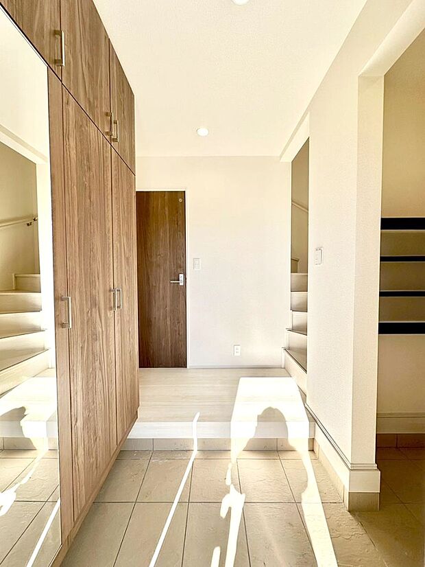 家族の帰宅やお客様をあたたかく迎える玄関