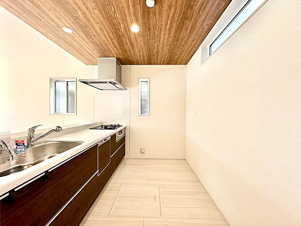 ゆとりあるキッチンではご家族と楽しくお料理ができます。