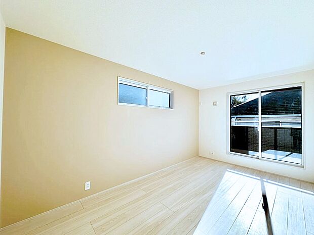 明るいバルコニーサイドに洋室を設置。目覚めの良い寝室に。