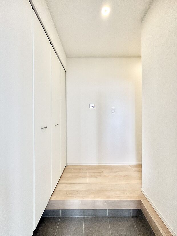 明るい玄関はお客様をお出迎えするのにぴったりです!