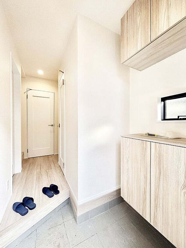 家族の帰宅やお客様をあたたかく迎える玄関  