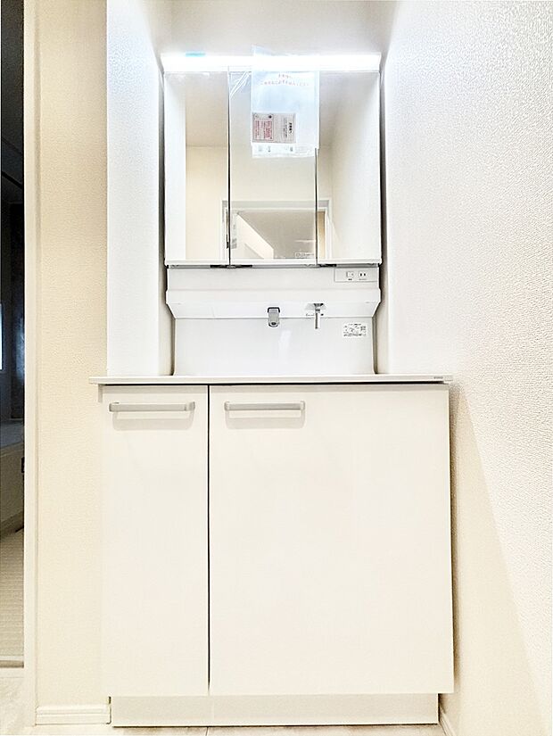 収納力と機能性に優れた洗面化粧台