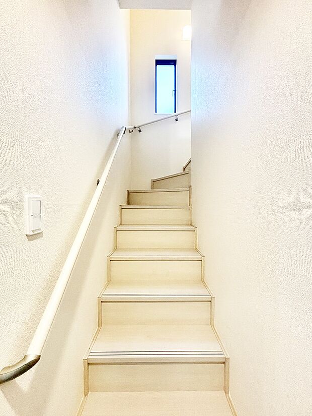 安全性を考慮し階段には手すりを設置しています