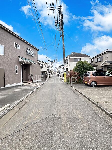 前面道路もきちんと整備されています