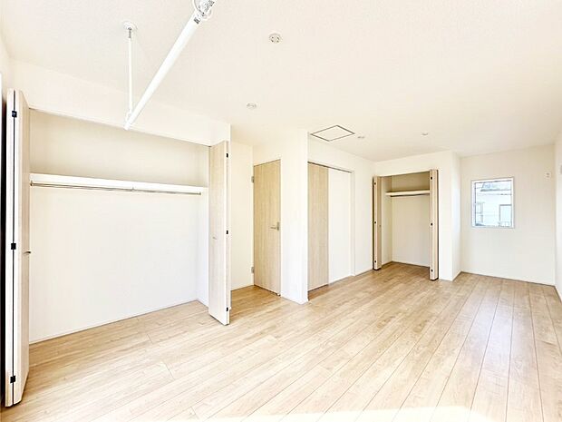 ドア＆クローゼット2ヵ所付きなので2部屋に分けて利用可  