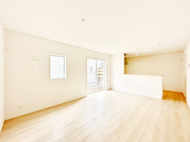 家族の笑顔が自然と生まれてくる、そんな雰囲気のダイニングに仕上がっています。