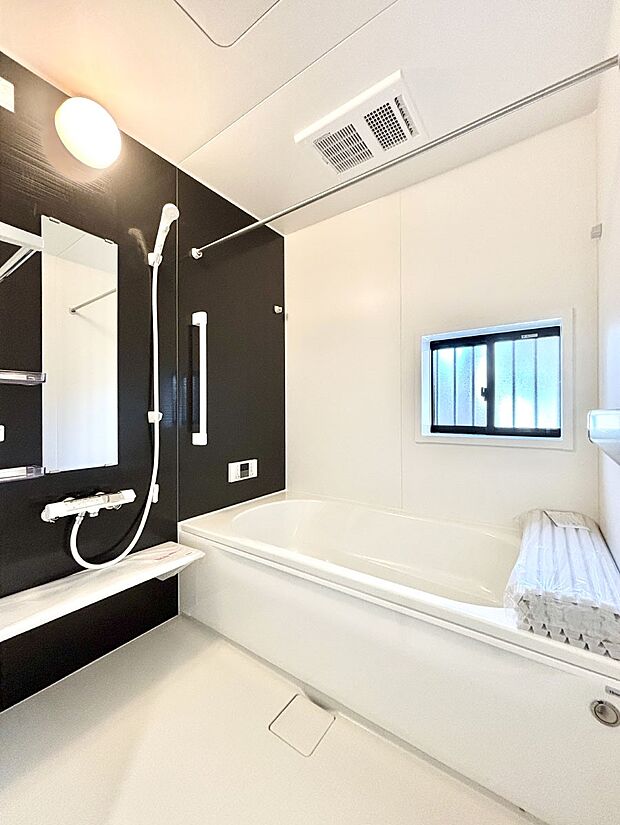 落ち着いた雰囲気でゆっくりお寛ぎいただけるバスルーム