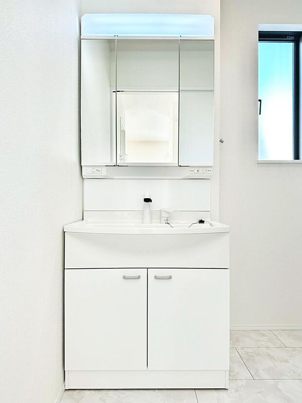 収納力と機能性に優れた洗面化粧台