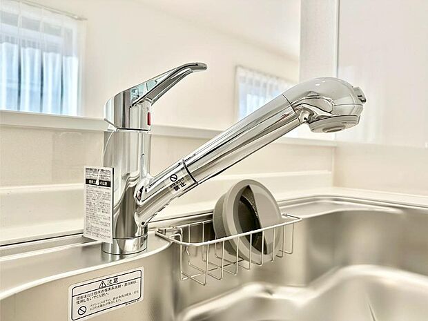 いつでも清潔なおいしいお水を。一つの水栓で水道水と浄水を使い分け。