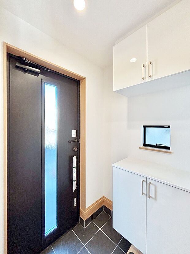 飾り棚を利用して、お越しいただくお客様をおもてなしできます。