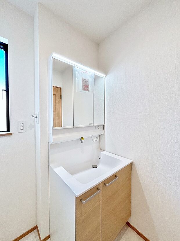 収納力と機能性に優れた洗面化粧台