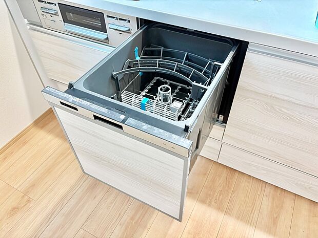 面倒なお片づけは食洗機にお任せ！家事の負担が減って、時間にも気持ちにもゆとりができます。