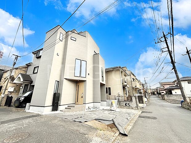 角地なので日当たりも良く、お家が堂々として見えます。