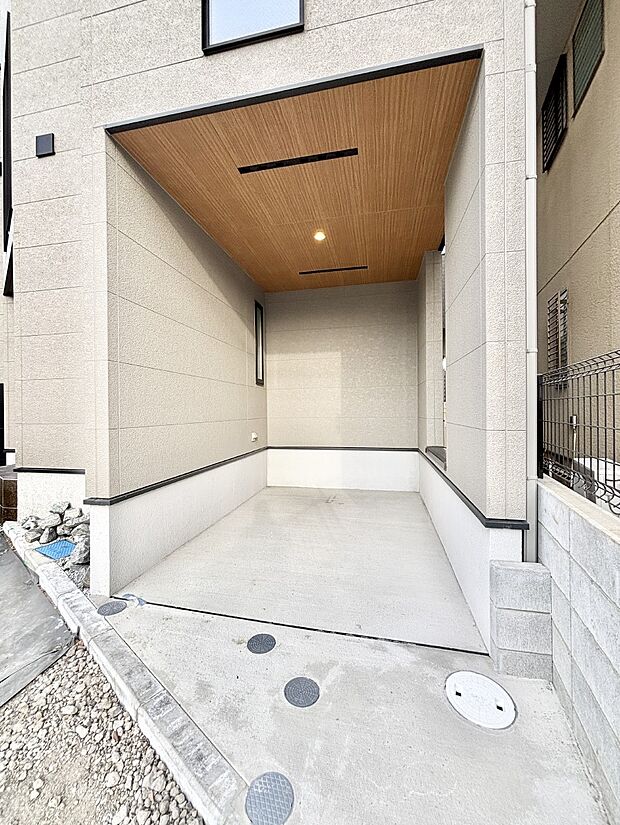 ビルトインタイプは大切なお車を傷や汚れから守ることができます。