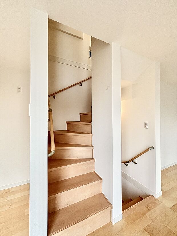 安全性を考慮し階段には手すりを設置しています