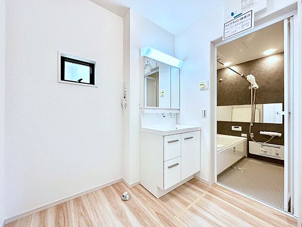 清潔感のある快適空間です。毎日の身支度も気持ち良くお使い頂けます。 