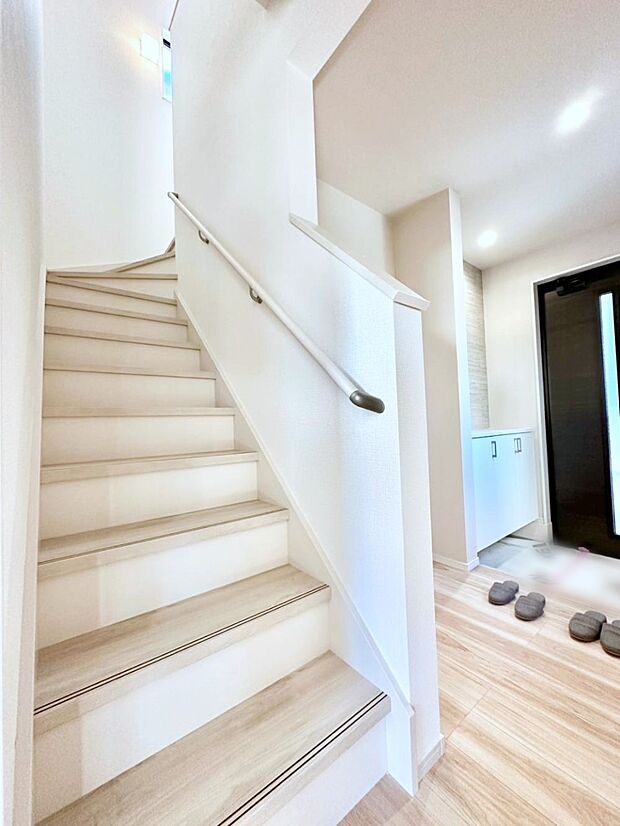 安全性を考慮し階段には手すりを設置しています