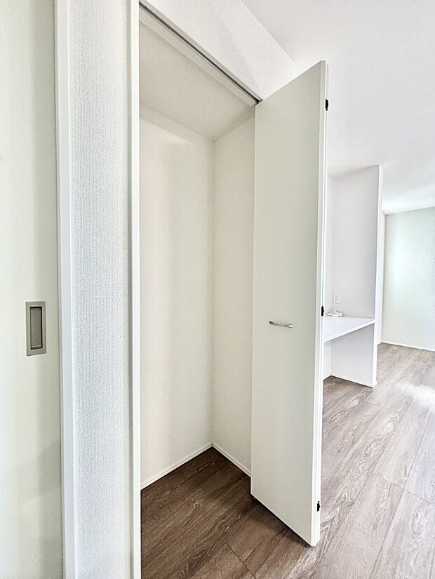 キッチンにはパントリー！食材のストックはもちろん、日用品の収納など使い方はいろいろ！