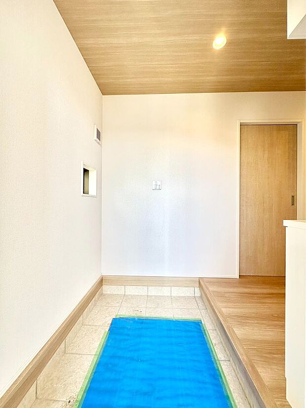 家族の帰宅やお客様をあたたかく迎える玄関  