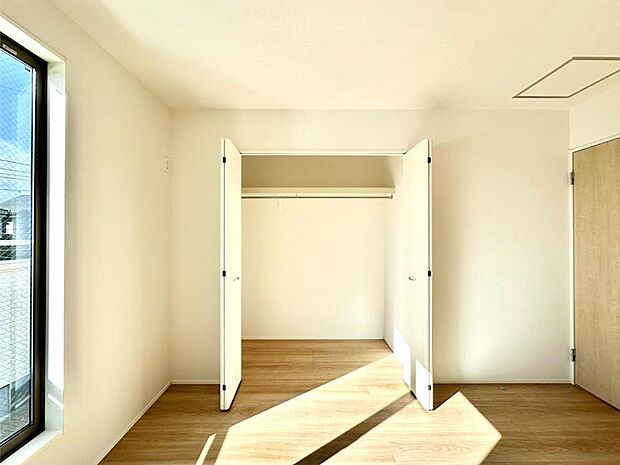 たっぷりの収納スペースで快適に暮らせそう 