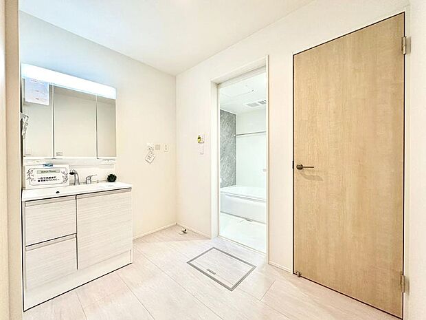 清潔感のある快適空間です。毎日の身支度も気持ち良くお使い頂けます。 