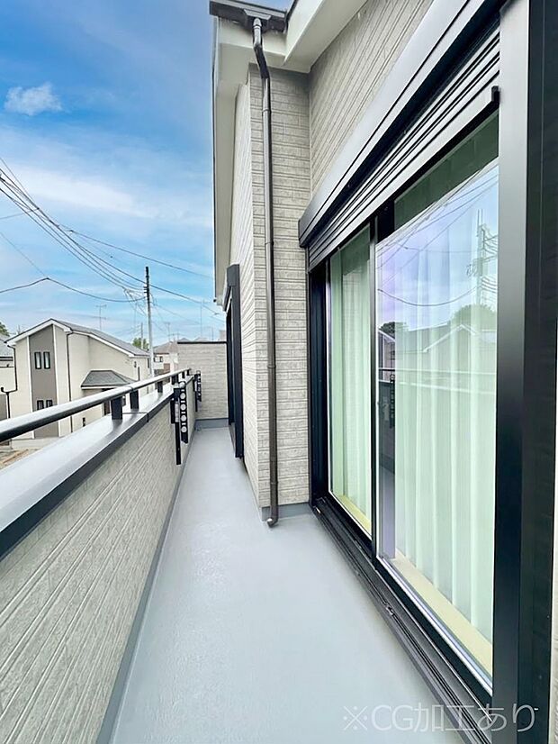 暖かな陽光が降り注ぐバルコニーはお洗濯におすすめ。爽やかな風も心地よいです。
