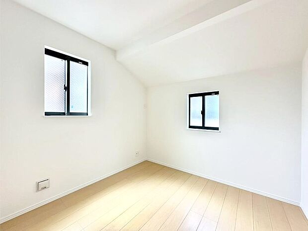 2面採光で気持ちよく自然光が取り入れられるのでお子様のお部屋にもピッタリ