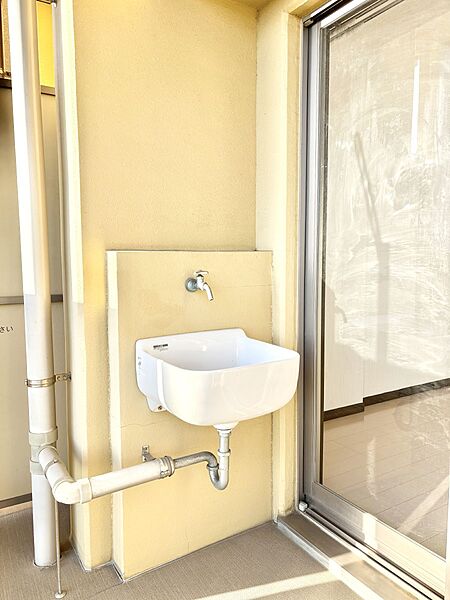 バルコニー水栓があればお掃除も楽々です。