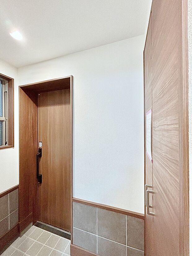 家族の帰宅やお客様をあたたかく迎える玄関  