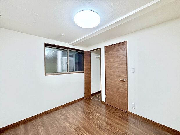 使いやすい形でベットや家具の置き方にも困ることもありません。