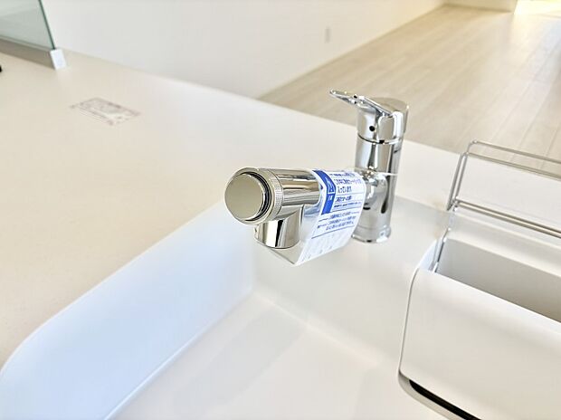 いつでも清潔なおいしいお水を。一つの水栓で水道水と浄水を使い分け。