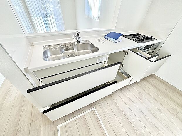 使いやすさを優先したスライド式収納タイプ!