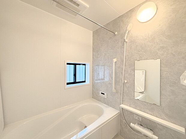 落ち着いた雰囲気でゆっくりお寛ぎいただけるバスルーム