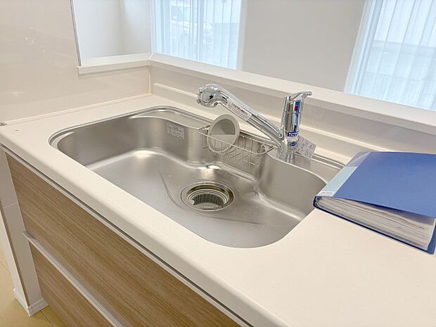 いつでも清潔なおいしいお水を。一つの水栓で水道水と浄水を使い分け。