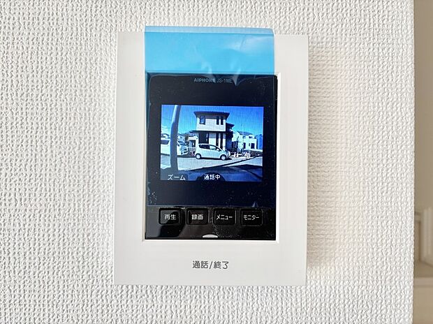 TVモニター付きインターフォンで防犯面も安心です。