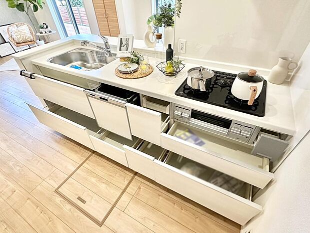 使いやすさを優先したスライド式収納タイプ!