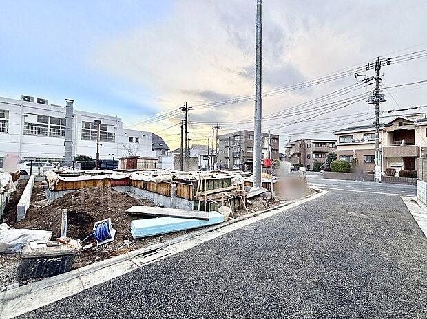 前面道路はきちんと整備されています