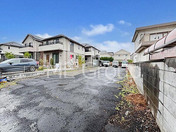 建築条件付き売地ではございませんので、お好きなハウスメーカーで建築可能です。