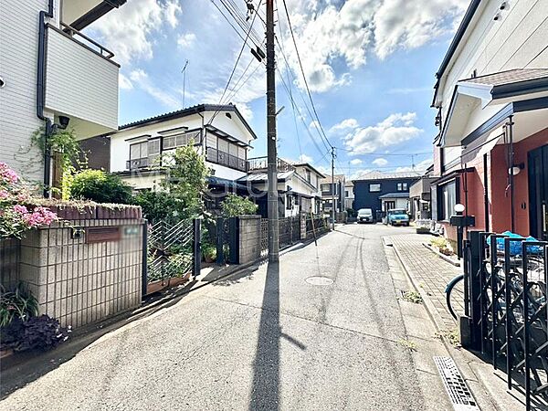 陽光に包まれる家族の日常風景を心ゆくまで