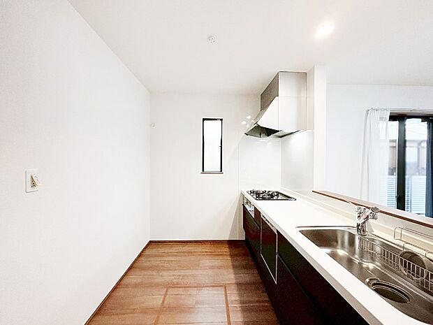 広々とした使い勝手の良いキッチンで日々のお料理も楽しくなりそう