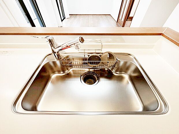 広々としたシンクでお料理やお皿洗いもラクラク快適に!