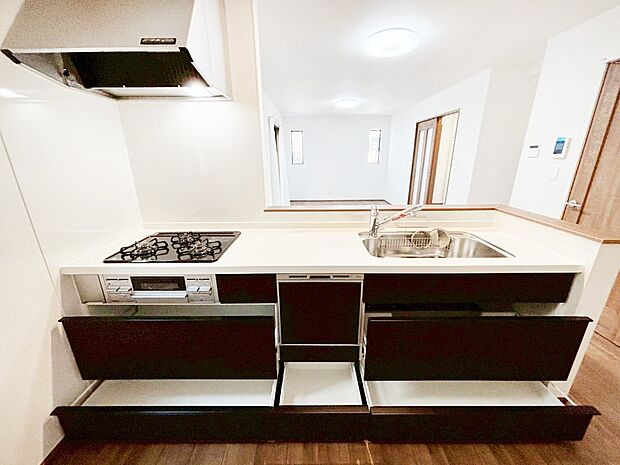 使いやすさを優先したスライド式収納タイプ!