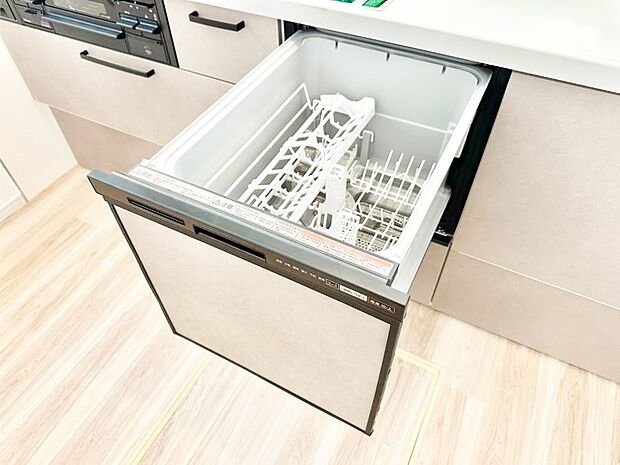 面倒なお片づけは食洗機にお任せ！家事の負担が減って、時間にも気持ちにもゆとりができます。