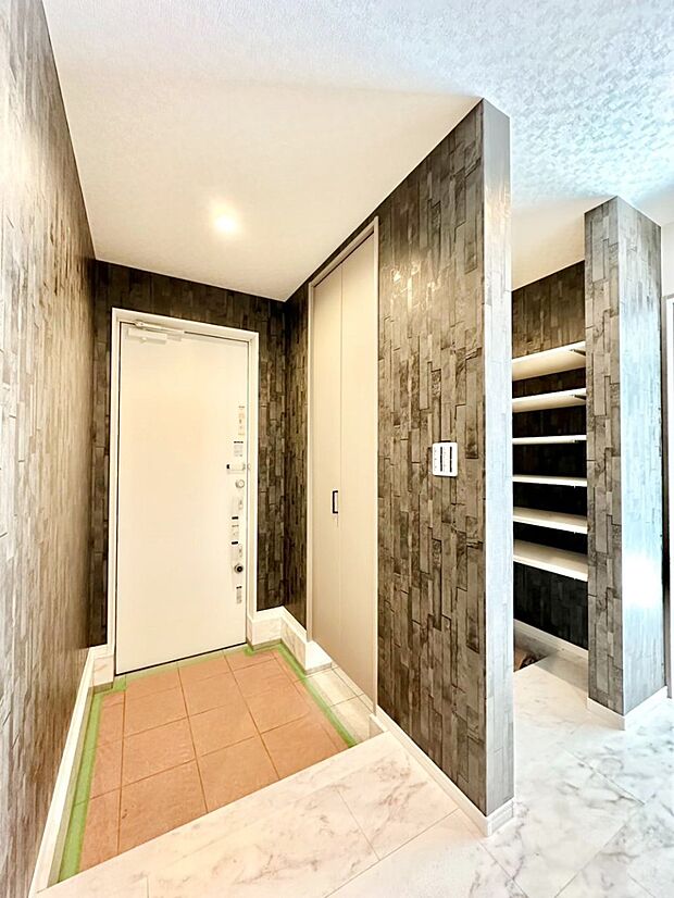 シューズインクローク付きの玄関。家族全員の靴や雨具などすっきり収納できます。