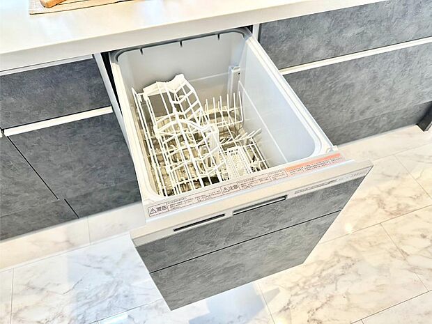 面倒なお片づけは食洗機にお任せ！家事の負担が減って、時間にも気持ちにもゆとりができます。