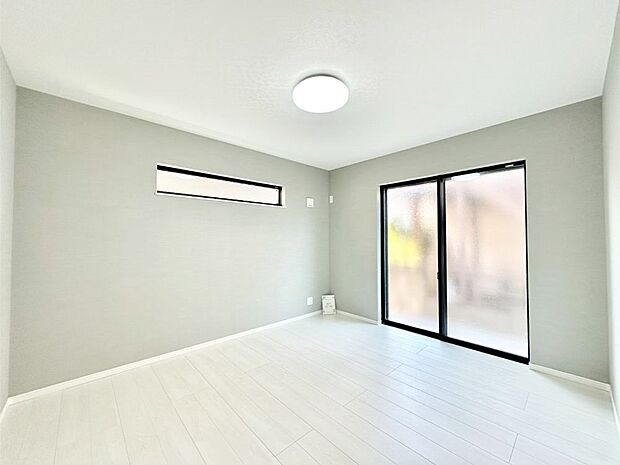 1階のサービスルーム7.7帖は居室としても利用できます。