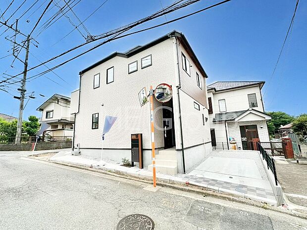 たっぷりの陽光と心地よい風が舞い込む住まい