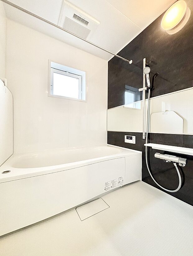 落ち着いた雰囲気でゆっくりお寛ぎいただけるバスルーム