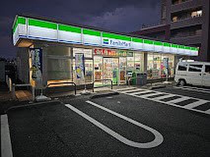 コンビニ 540m ファミリーマート 石神井台七丁目店